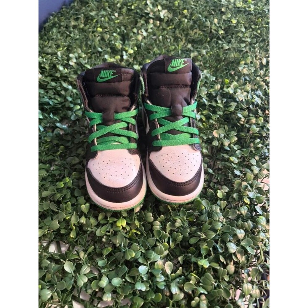 9c Nike Jordan Retro High OG Lucky Green. Perfect for Christmas outfit